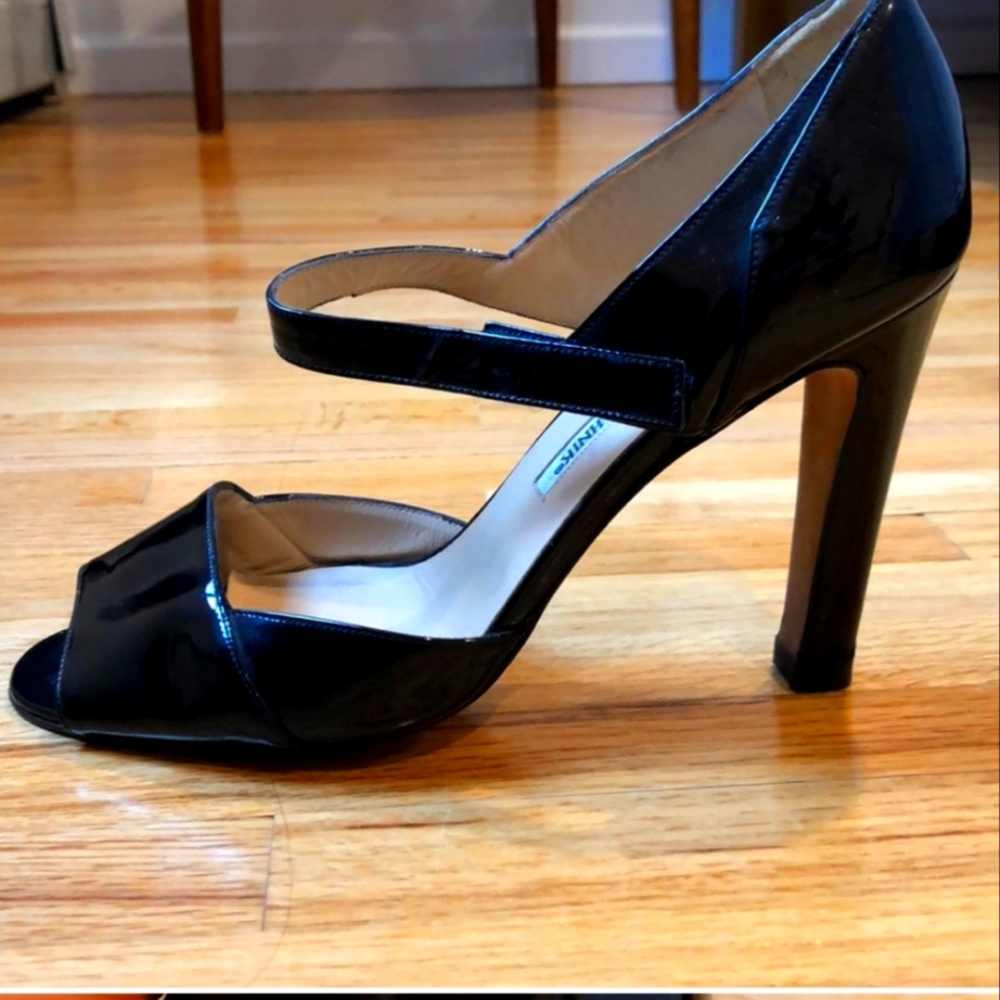 Manolo heels 39 / 8 patent leather strappy shoes
